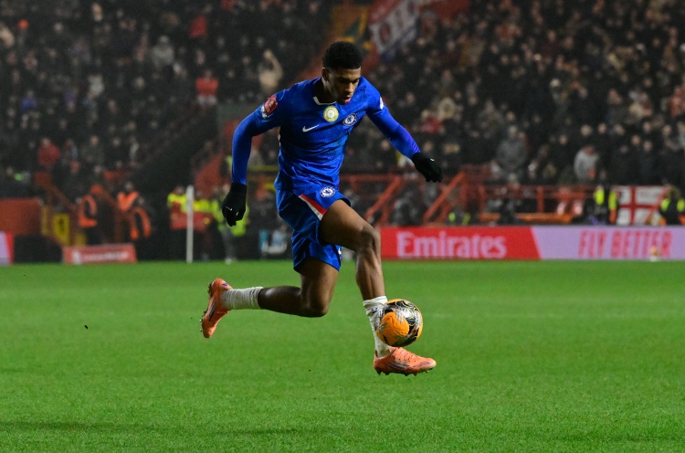 足球直播178体育直播-天空：水晶宫有意切尔西后卫阿昌庞 俱乐部间尚未进行正式对话